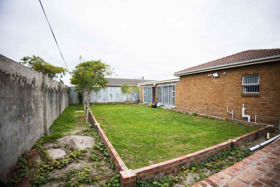 To Let 3 Bedroom Property for Rent in Protea Heights Western Cape